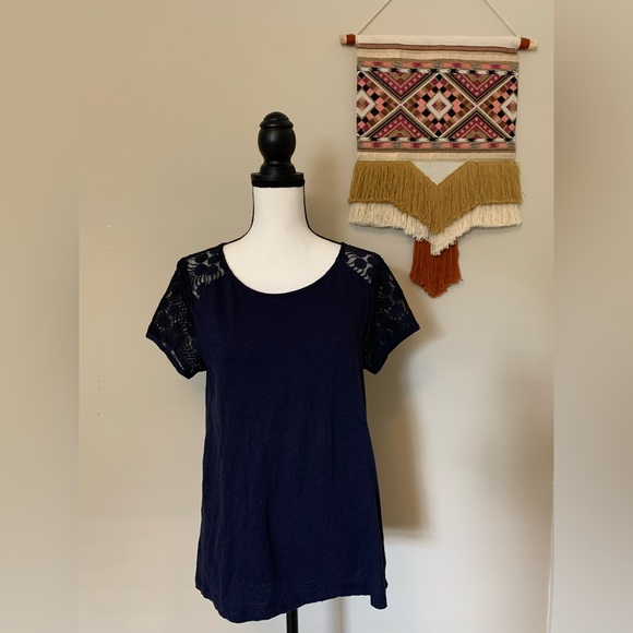 GAP Tops - Gap short sleeve navy blue shirt with cute detailing on the top size medium EUC